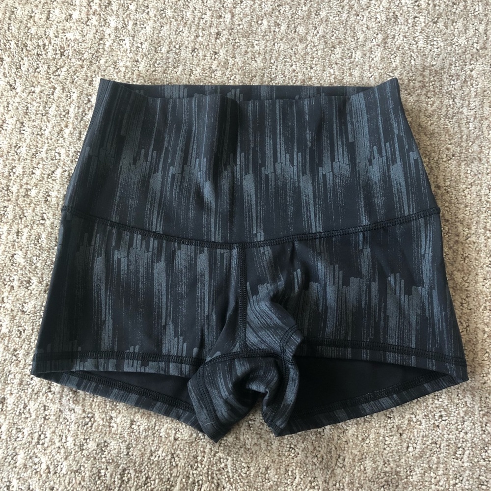 Lululemon size 6 boogie shorts